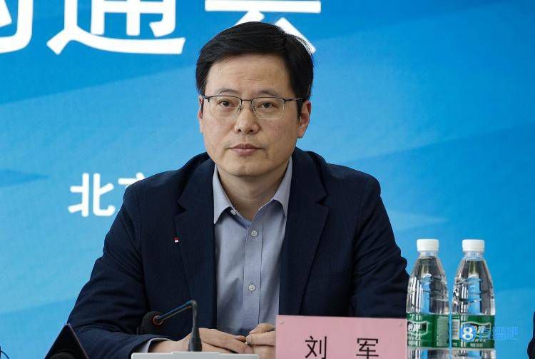 男光溜溜游泳视频大全